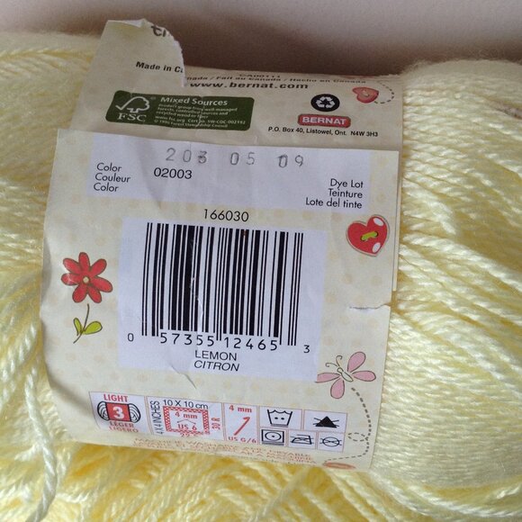 BERNAT SOFTEE Baby Lemon Citron 02003 Yarn Skein Acrylic Knitting Crochet - Picture 3 of 6